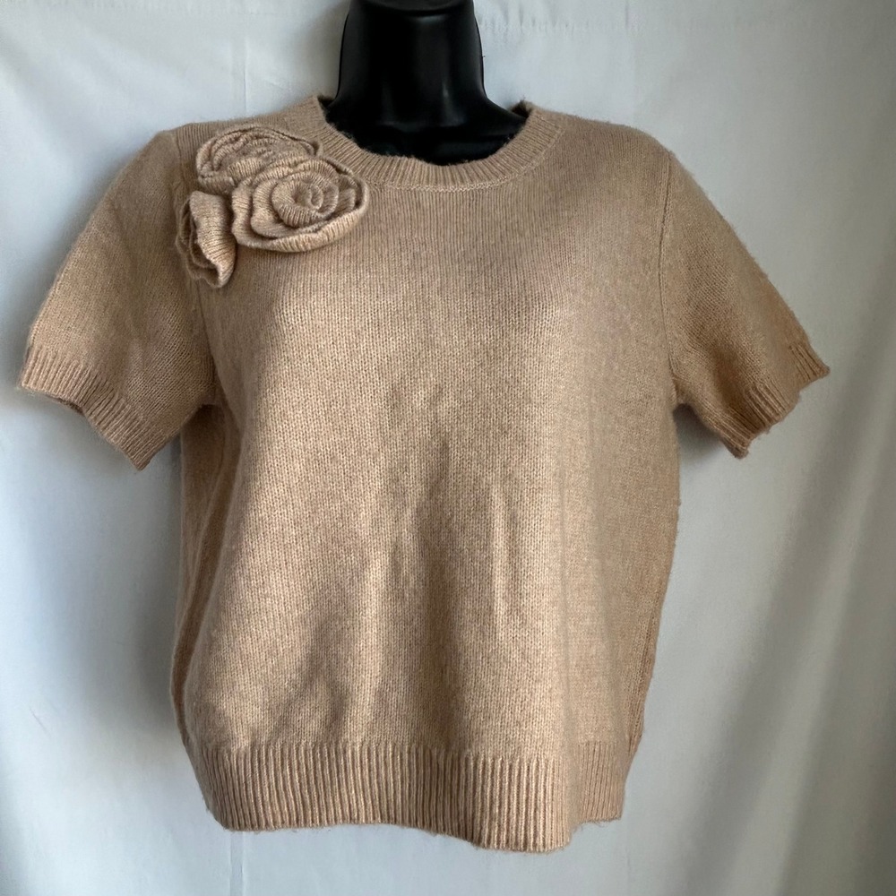 Liz Claiborne Sweater M Women Tan Excellent Floral Rosette Short Sleeve Knit